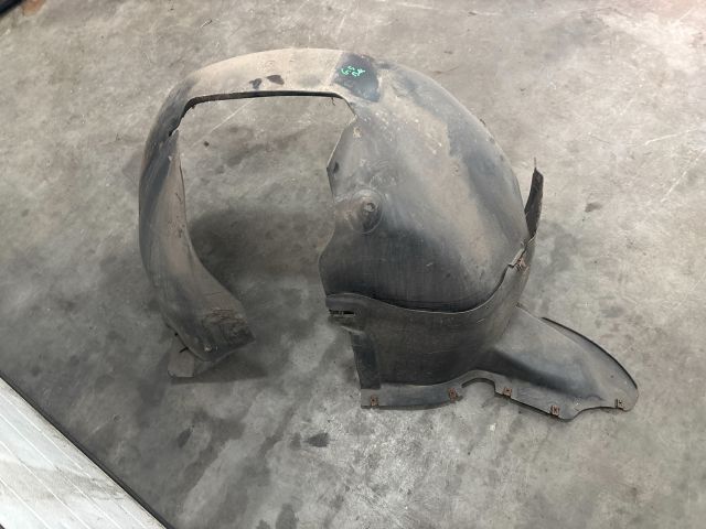 bontott VW GOLF V Bal első Első Dobbetét (Kerékjárati, Műanyag)