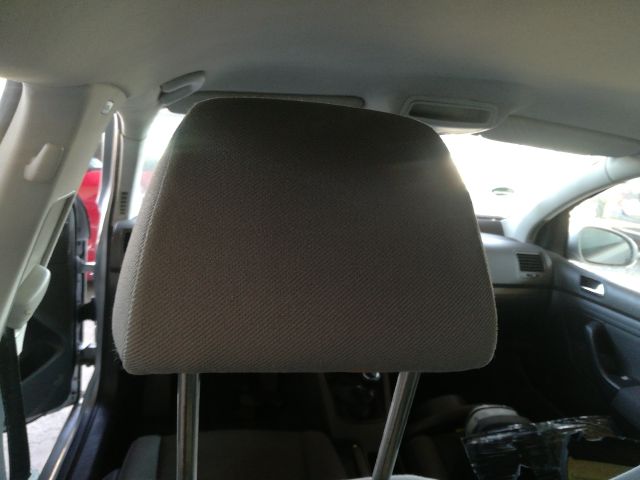 bontott VW GOLF V Bal első Fejtámla