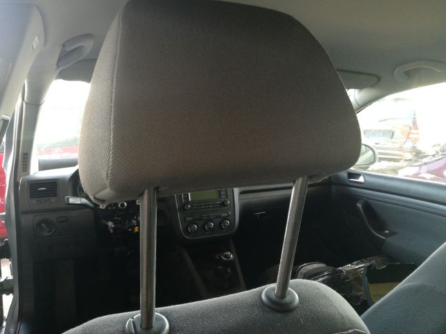 bontott VW GOLF V Bal első Fejtámla