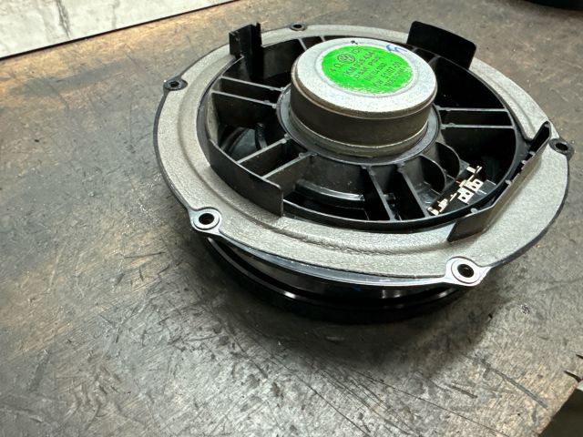 bontott VW GOLF V Bal első Hangszóró