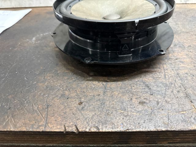 bontott VW GOLF V Bal első Hangszóró