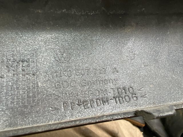 bontott VW GOLF V Bal első Lökhárító Díszléc