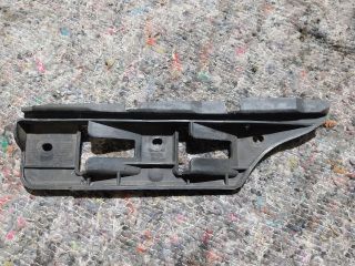 bontott VW GOLF V Bal első Lökhárító Tartó (Műanyag)