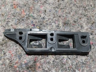 bontott VW GOLF V Bal első Lökhárító Tartó (Műanyag)