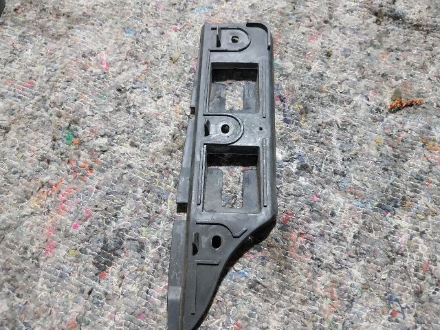 bontott VW GOLF V Bal első Lökhárító Tartó (Műanyag)