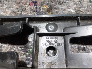 bontott VW GOLF V Bal első Lökhárító Tartó (Műanyag)