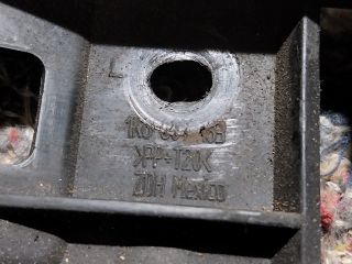 bontott VW GOLF V Bal első Lökhárító Tartó (Műanyag)