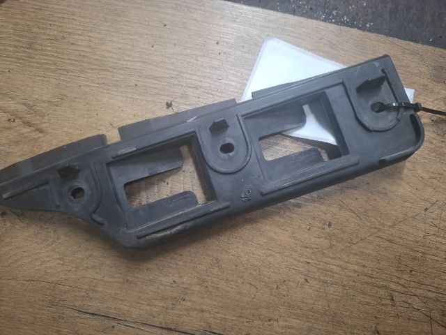 bontott VW GOLF V Bal első Lökhárító Tartó (Műanyag)