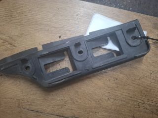 bontott VW GOLF V Bal első Lökhárító Tartó (Műanyag)