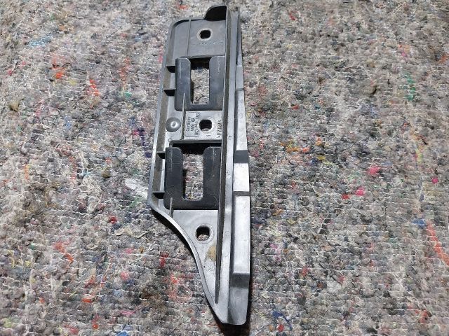 bontott VW GOLF V Bal első Lökhárító Tartó (Műanyag)