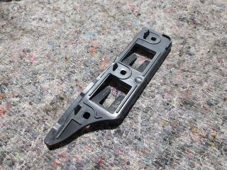 bontott VW GOLF V Bal első Lökhárító Tartó (Műanyag)