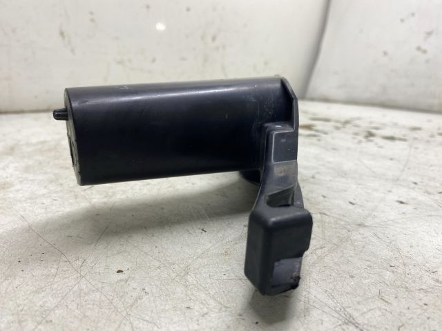 bontott VW GOLF V Bal első Lökhárító Tartó (Műanyag)