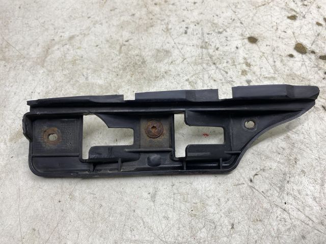 bontott VW GOLF V Bal első Lökhárító Tartó (Műanyag)