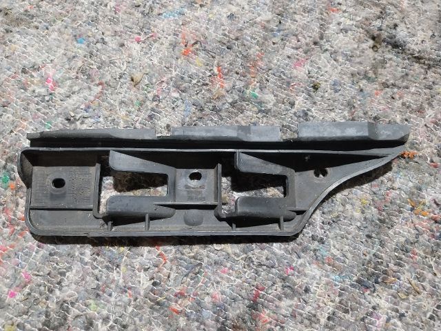 bontott VW GOLF V Bal első Lökhárító Tartó (Műanyag)