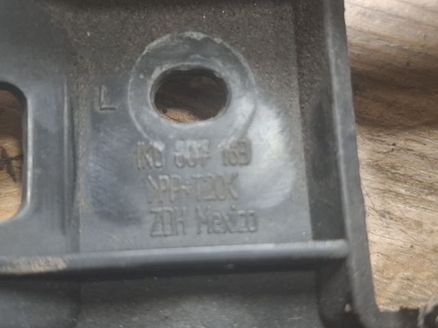 bontott VW GOLF V Bal első Lökhárító Tartó (Műanyag)