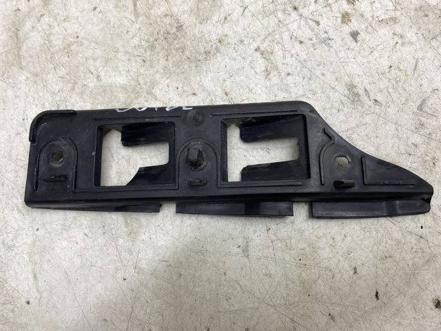 bontott VW GOLF V Bal első Lökhárító Tartó (Műanyag)