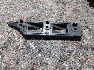 bontott VW GOLF V Bal első Lökhárító Tartó (Műanyag)