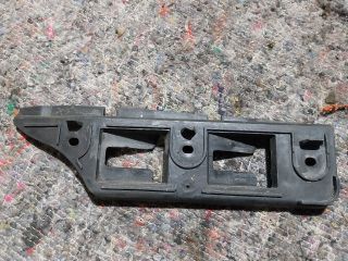 bontott VW GOLF V Bal első Lökhárító Tartó (Műanyag)