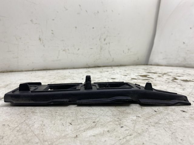 bontott VW GOLF V Bal első Lökhárító Tartó (Műanyag)