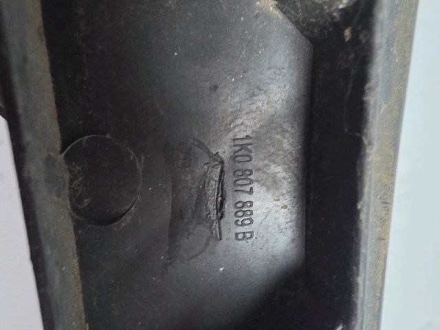 bontott VW GOLF V Bal első Lökhárító Tartó (Műanyag)