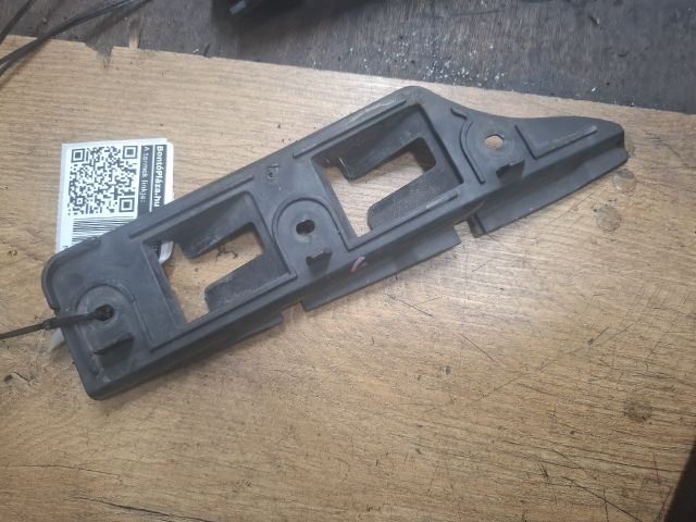 bontott VW GOLF V Bal első Lökhárító Tartó (Műanyag)