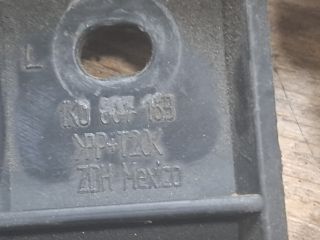 bontott VW GOLF V Bal első Lökhárító Tartó (Műanyag)