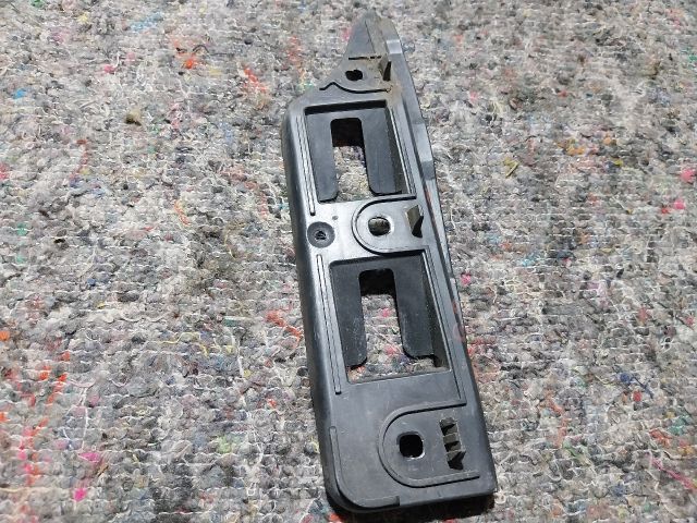 bontott VW GOLF V Bal első Lökhárító Tartó (Műanyag)