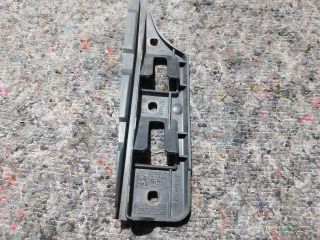 bontott VW GOLF V Bal első Lökhárító Tartó (Műanyag)