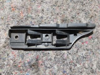 bontott VW GOLF V Bal első Lökhárító Tartó (Műanyag)