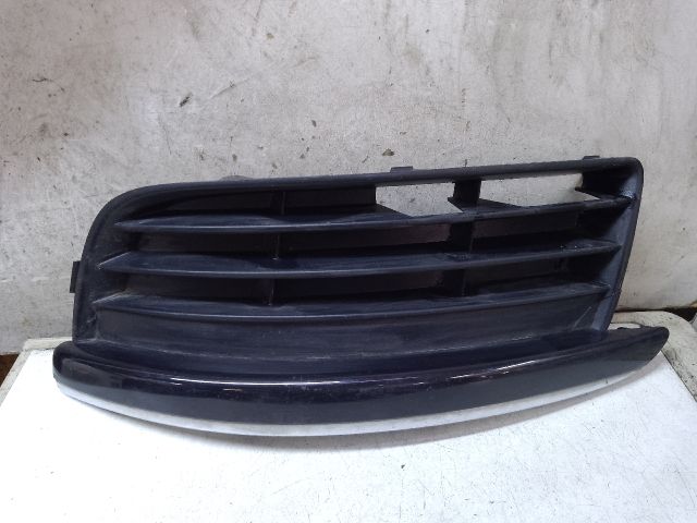 bontott VW GOLF V Bal első Lökhárító Vakborítás