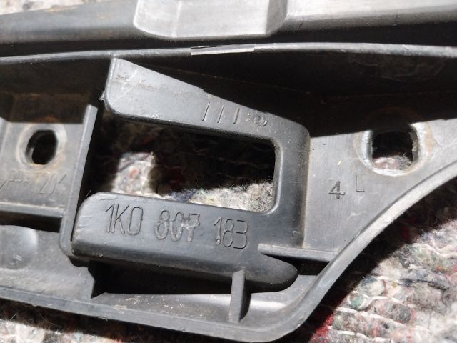 bontott VW GOLF V Bal első Oldal Lökhárító Tartó (Műanyag)