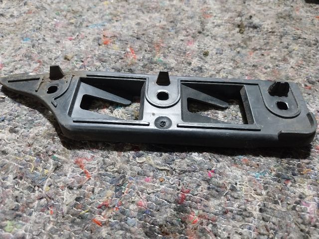 bontott VW GOLF V Bal első Oldal Lökhárító Tartó (Műanyag)