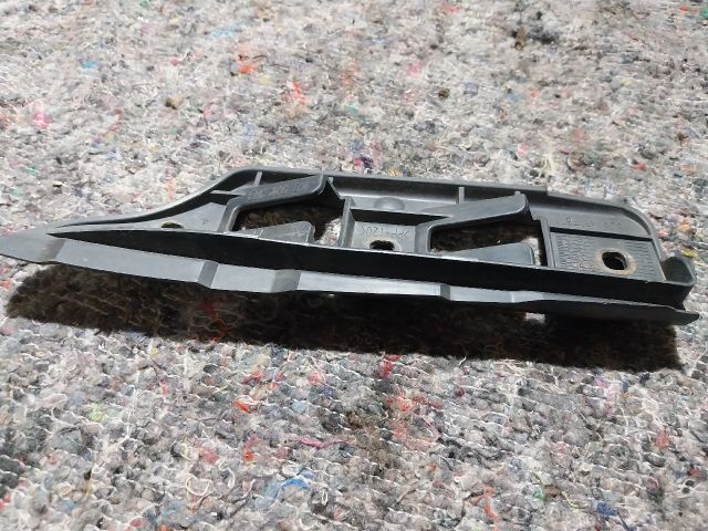 bontott VW GOLF V Bal első Oldal Lökhárító Tartó (Műanyag)