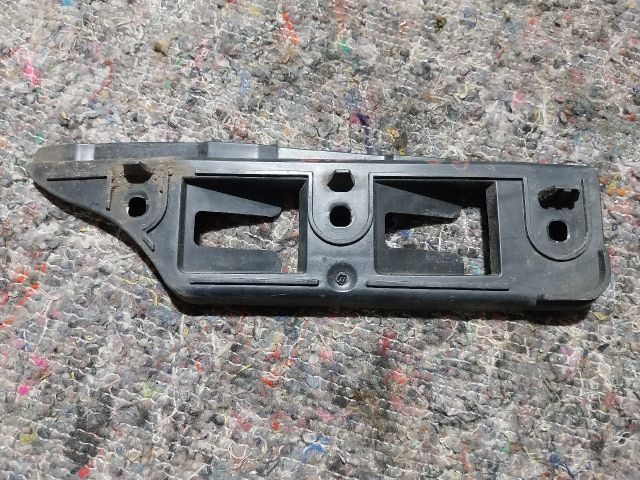 bontott VW GOLF V Bal első Oldal Lökhárító Tartó (Műanyag)