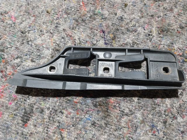 bontott VW GOLF V Bal első Oldal Lökhárító Tartó (Műanyag)