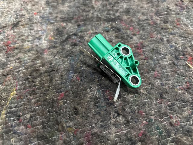 bontott VW GOLF V Bal első Oldal Ütközés Érzékelő