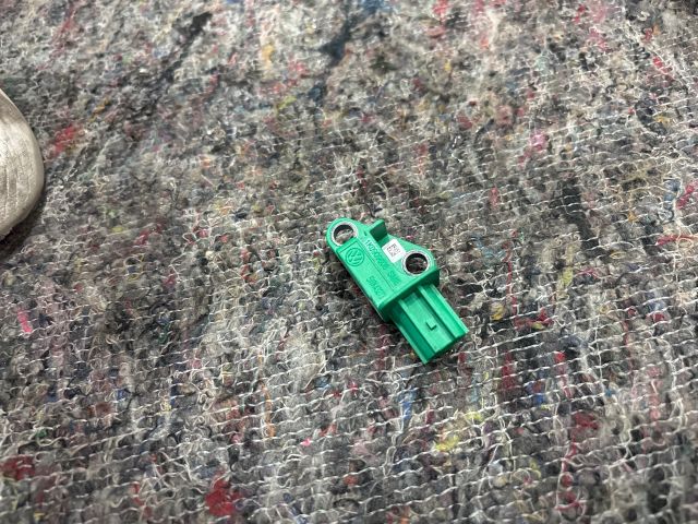 bontott VW GOLF V Bal első Oldal Ütközés Érzékelő