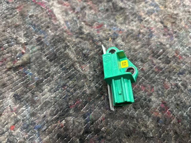 bontott VW GOLF V Bal első Oldal Ütközés Érzékelő