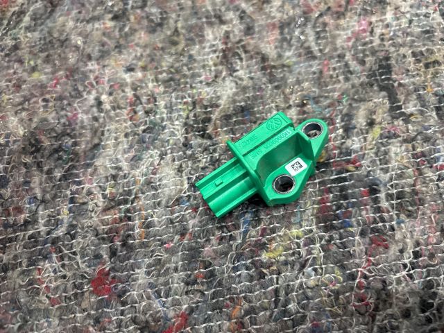 bontott VW GOLF V Bal első Oldal Ütközés Érzékelő