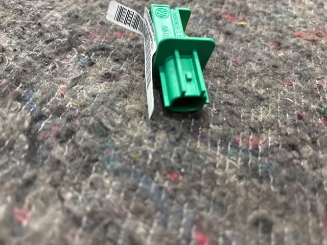 bontott VW GOLF V Bal első Oldal Ütközés Érzékelő