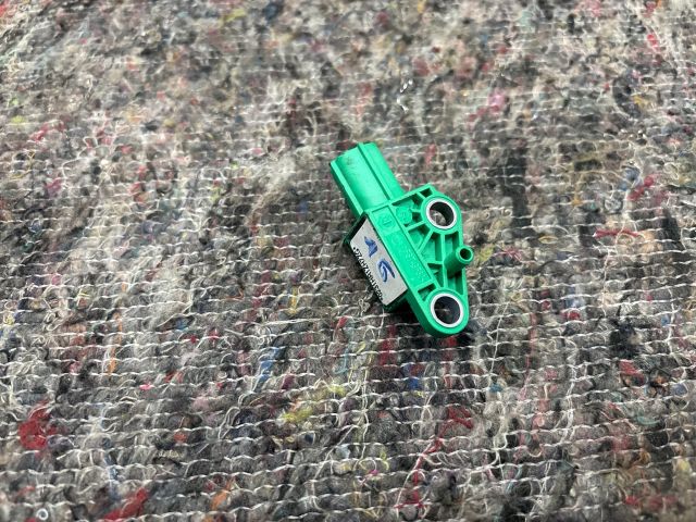 bontott VW GOLF V Bal első Oldal Ütközés Érzékelő