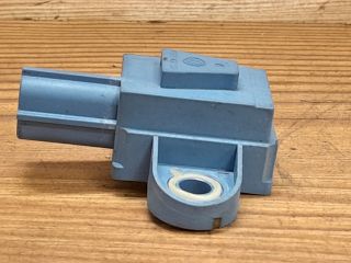 bontott VW GOLF V Bal első Oldal Ütközés Érzékelő