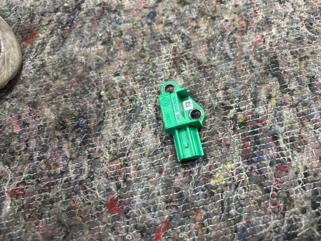 bontott VW GOLF V Bal első Oldal Ütközés Érzékelő