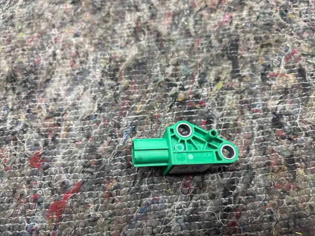 bontott VW GOLF V Bal első Oldal Ütközés Érzékelő