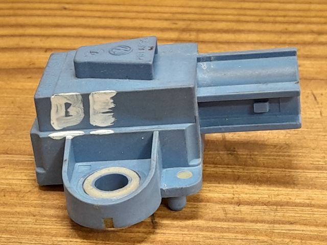 bontott VW GOLF V Bal első Oldal Ütközés Érzékelő