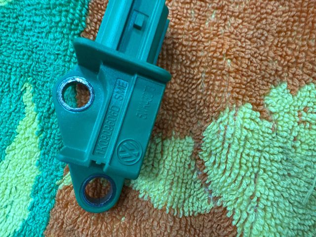 bontott VW GOLF V Bal első Oldal Ütközés Érzékelő