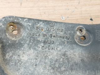 bontott VW GOLF V Bal első Sárvédő Gumi