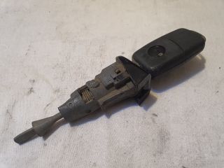 bontott VW GOLF V Bal első Zárbetét