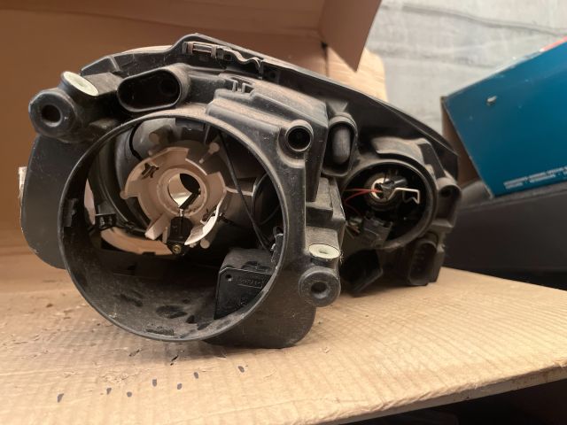 bontott VW GOLF V Bal Fényszóró