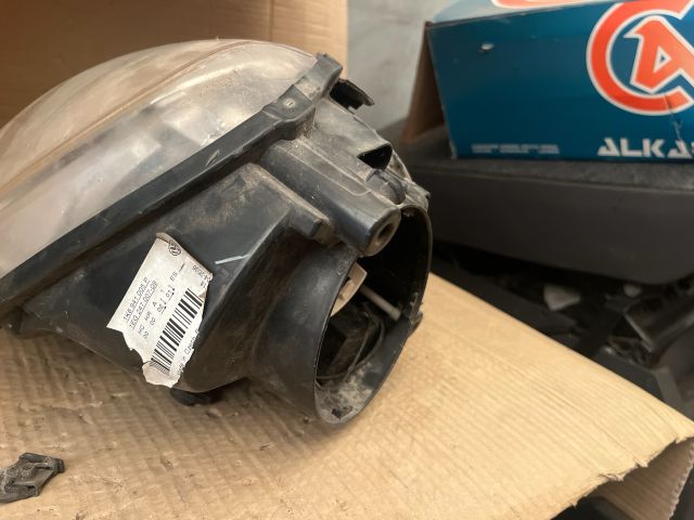 bontott VW GOLF V Bal Fényszóró